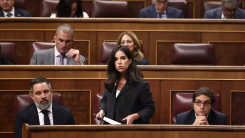 La portavoz de Vox en el Congreso, Pepa Mill&aacute;n, interviene durante una sesi&oacute;n de Control al Gobierno