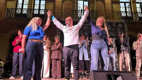 Juan Bautista Gil celebra el r&eacute;cord Guinness conseguido Fuente: Ayuntamiento de San Juan del Puerto