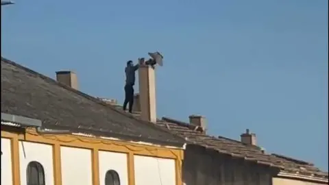 El hombre del tejado reaparece en Bolullos