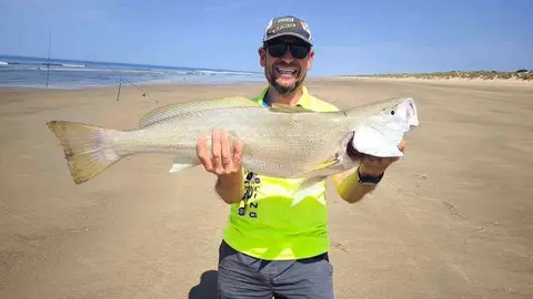 Espectacular corvina pescada en la playa del Coto. Fuente: Facebook Pesca Huelva