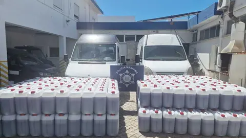 Garrafas incautadas en Olhao