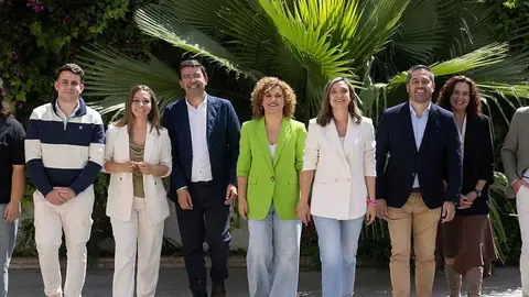 Candidatos del PSOE con la secretaria general de Huelva Mar&iacute;a Eugenia Lim&oacute;n