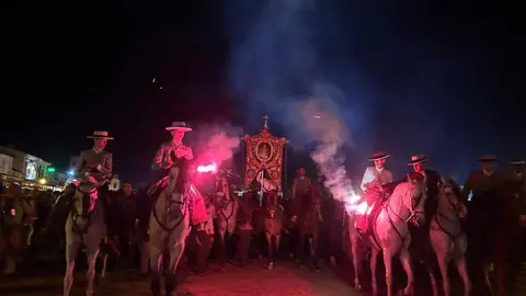 A la luz de las bengalas en El Roc&iacute;o