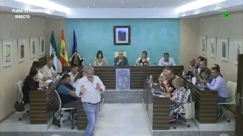 Espina se presenta por sorpresa en el pleno extraordinario celebrado este mi&eacute;rcoles en el Ayuntamiento de Almonte