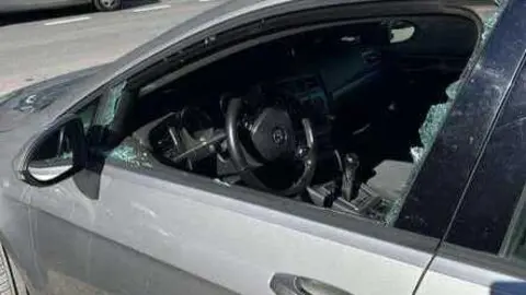 Destrozos de coches en Costa de la Luz, Huelva. Fuente: Facebook Asociaci&oacute;n de vecinos Costa de la Luz