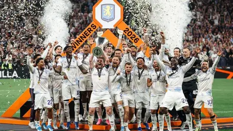 El Aston Villa levantando la Europa League 2026