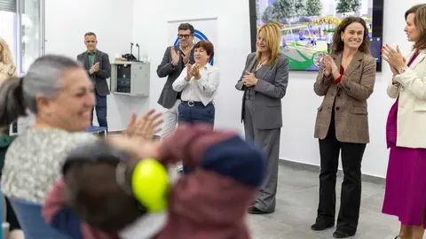 Presentaci&oacute;n del futuro parque infantil adaptado proyectado junto a la sede de Aones en Huelva. Fuente: Facebook Ayuntamiento de Huelva