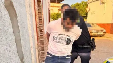 El arrestado durante la detencion
