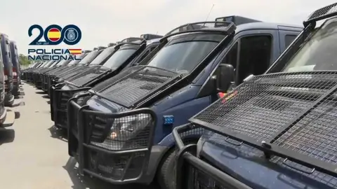 M&aacute;s de 170 coches de la Polic&iacute;a Naciona embarcan en Huelva