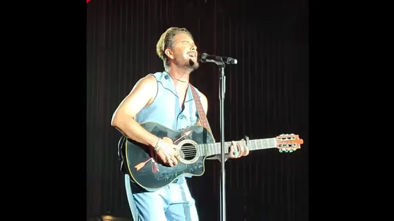 Manuel Carrasco cantando un fandango de Huelva. V&iacute;deo:
