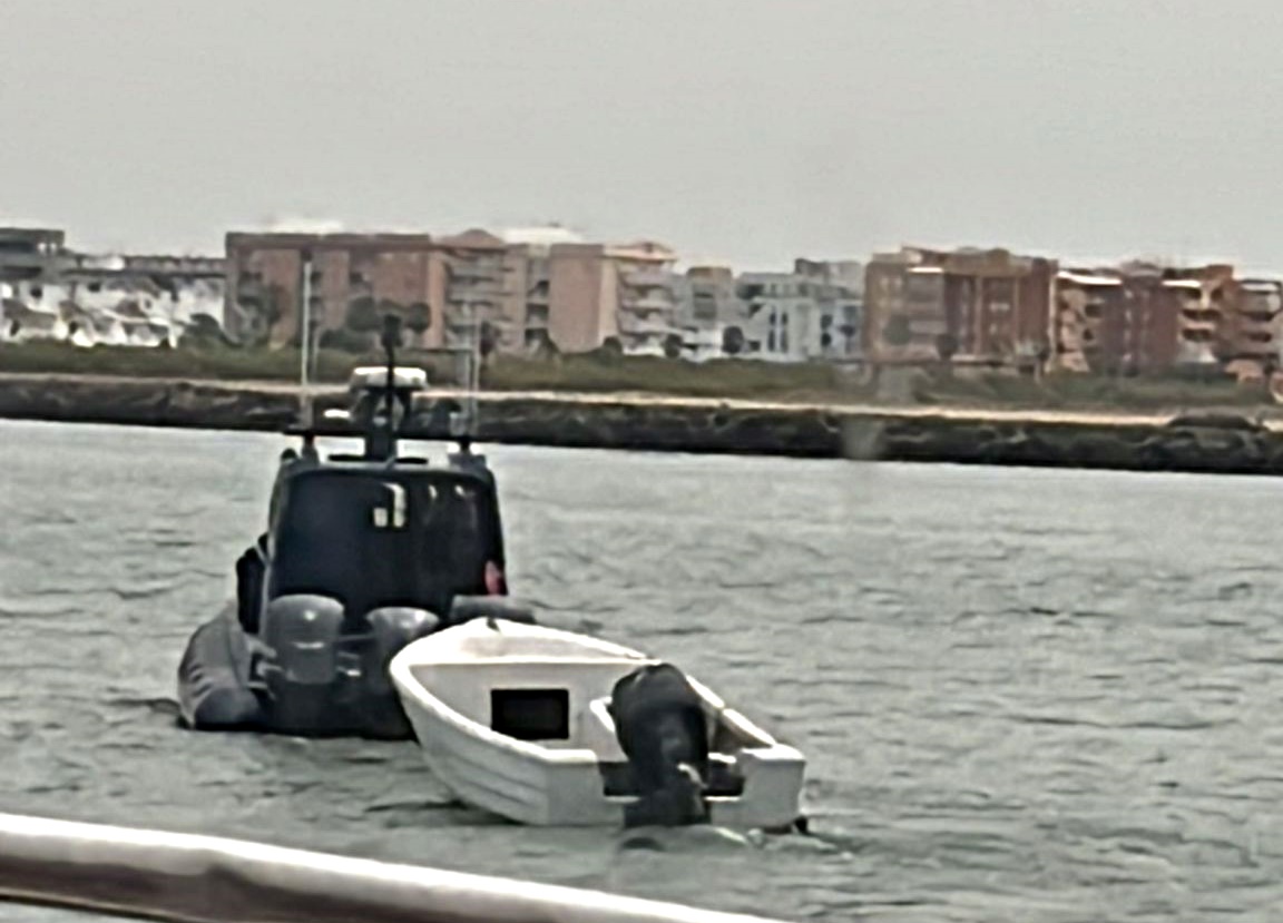 Retiran una lancha dentro de esta operación