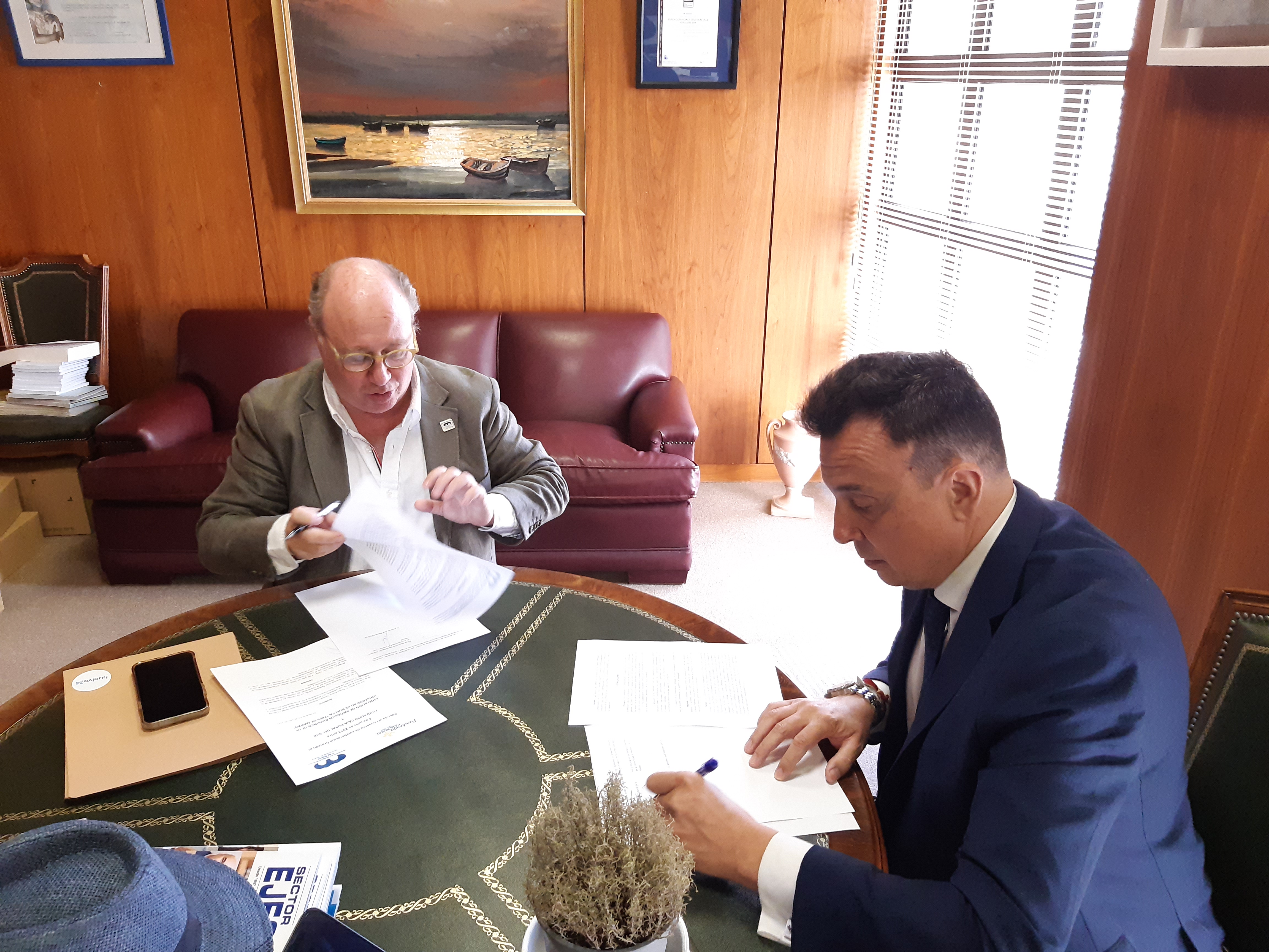 Momento de la firma del convenio de colaboración