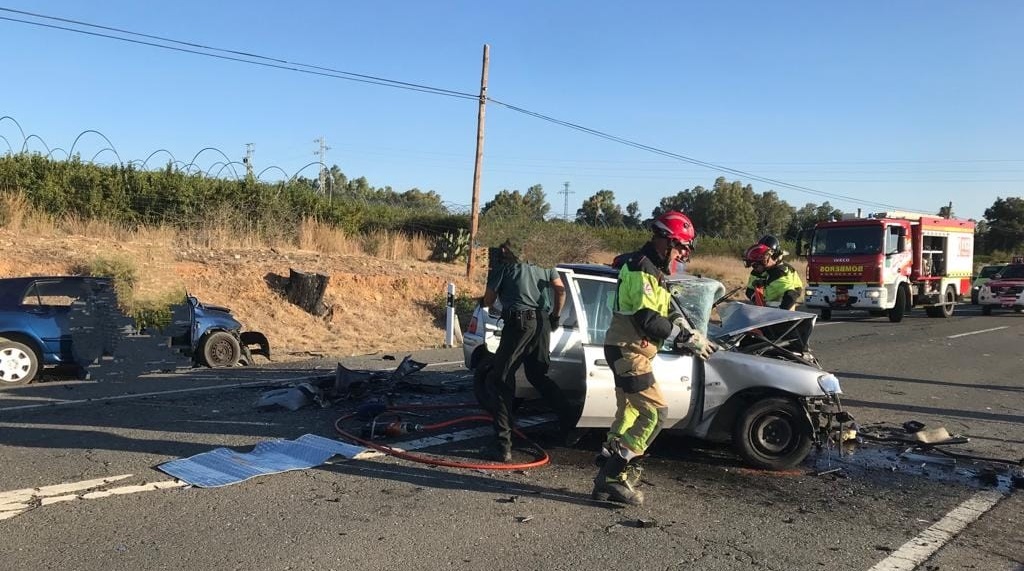 Bomberos en el lugar del suceso