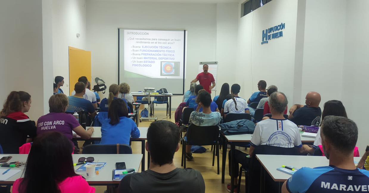 Carlos Morillo impartiendo las jornadas de tecnificación