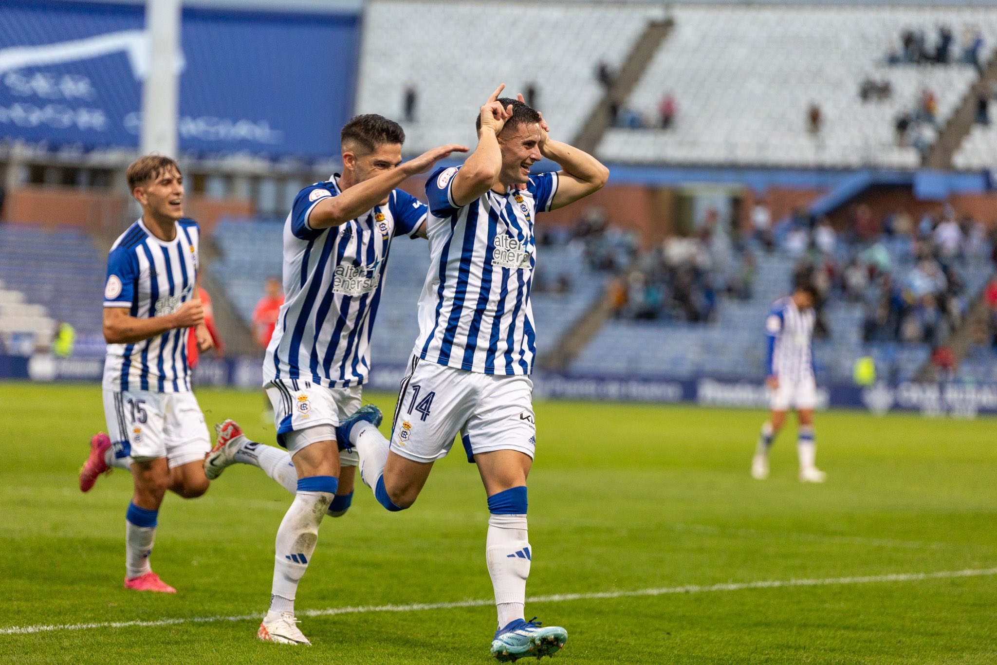 Del Pozo celebra un tanto durante esta temporada con el Recre. Fuente: Imagen de archivo