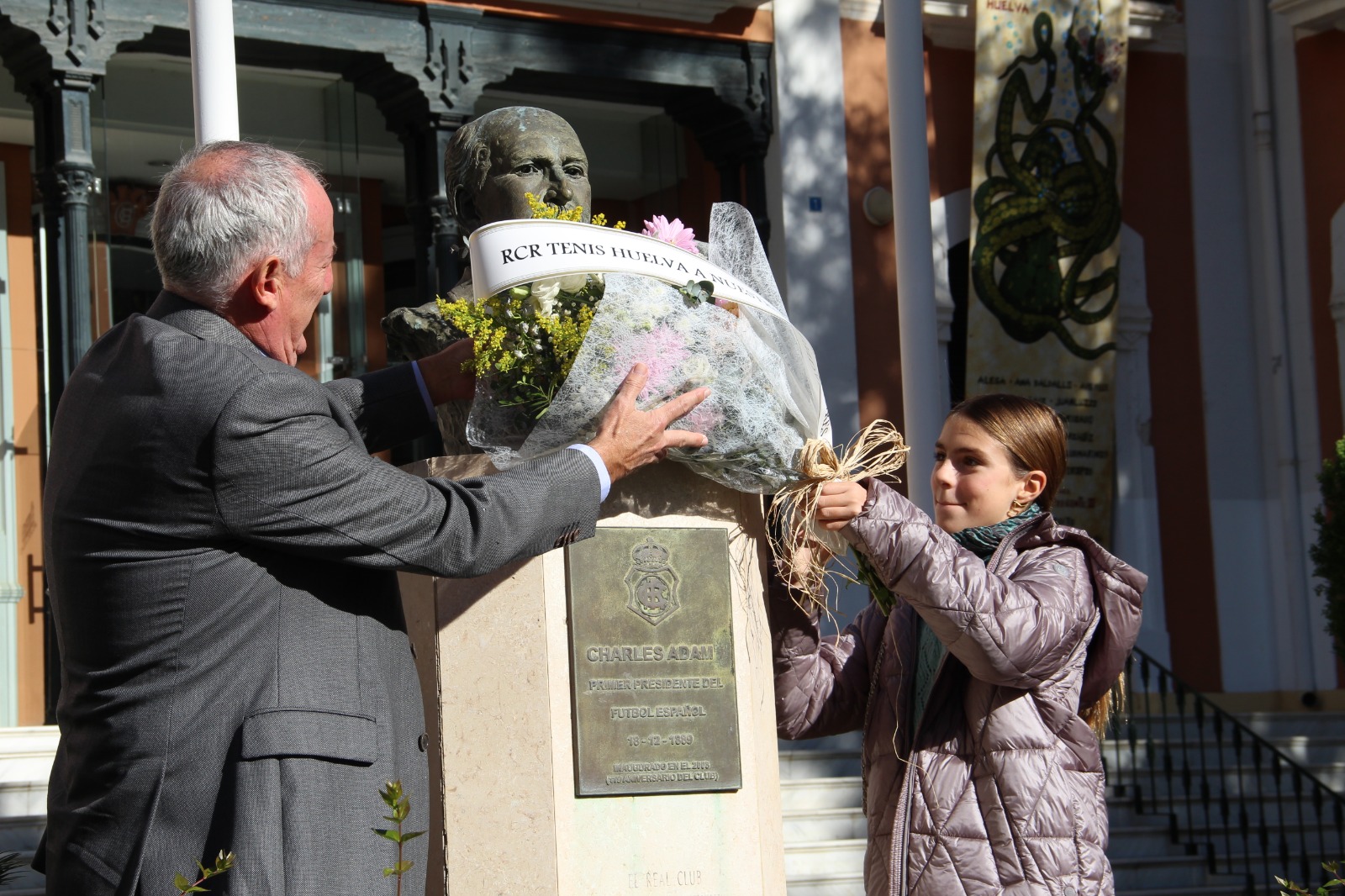 Ofrenda Club de Tenis a Charles Adam
