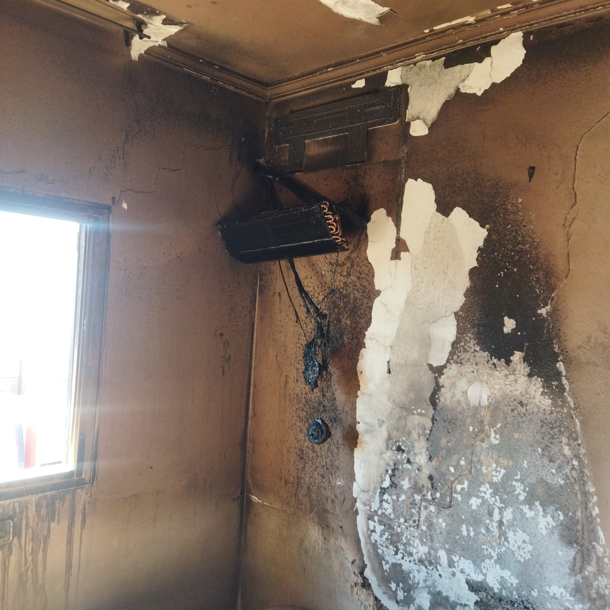 Así quedó una de las estancias de la vivienda incendiada. Foto: Bomberos del Consorcio
