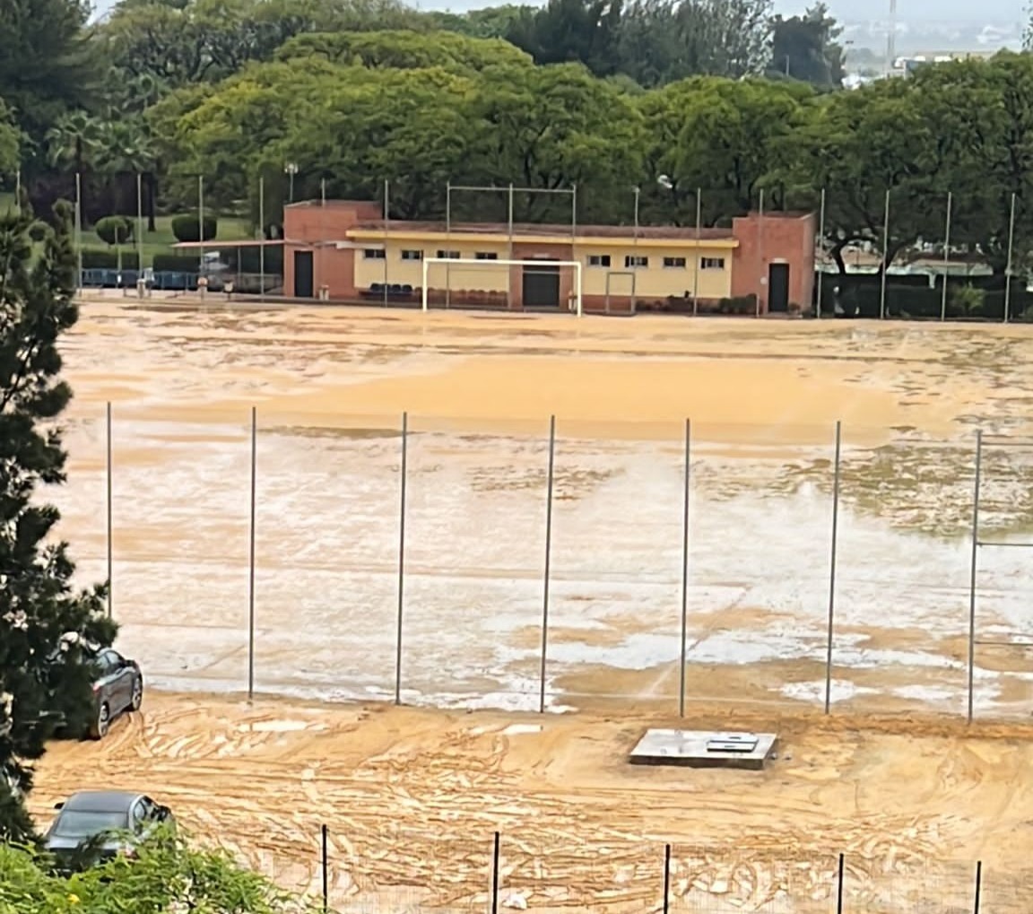 Estado del campo de fútbol cuando llueve