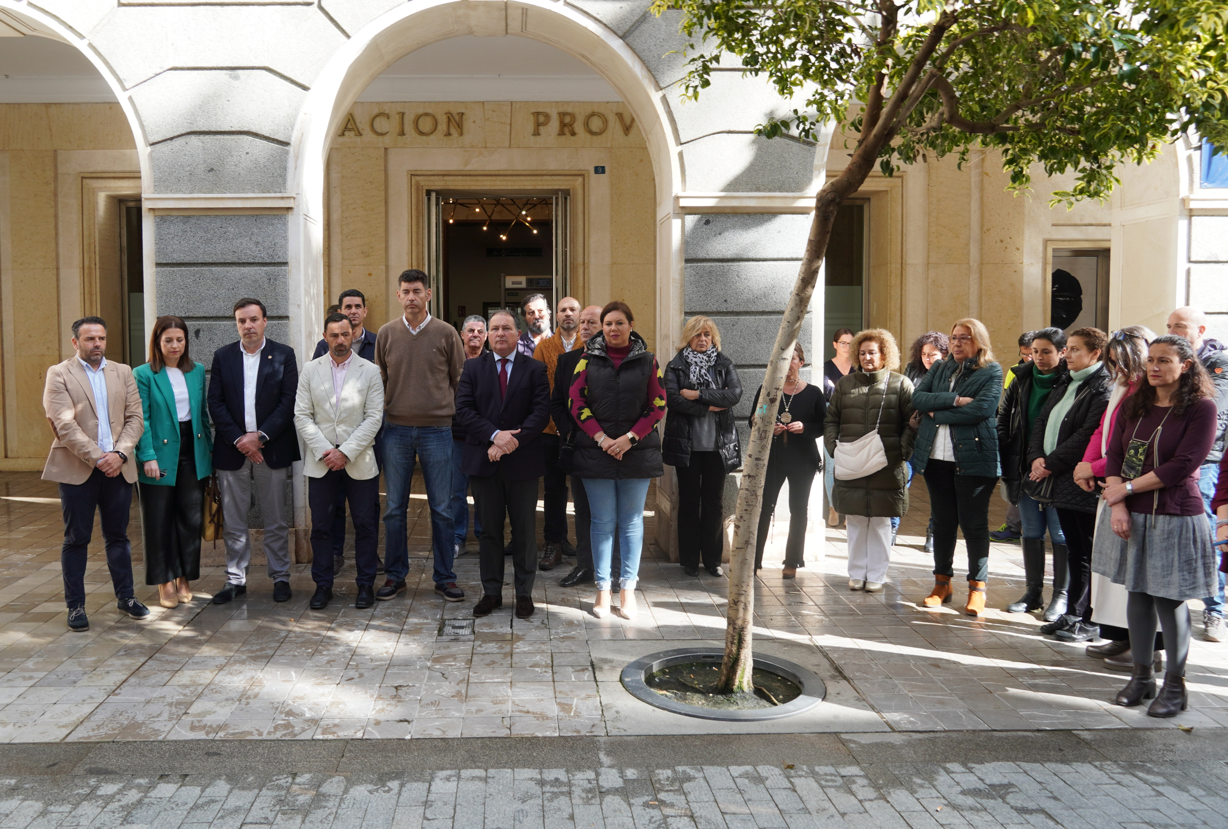Minuto de silencio en la Diputación de Huelva