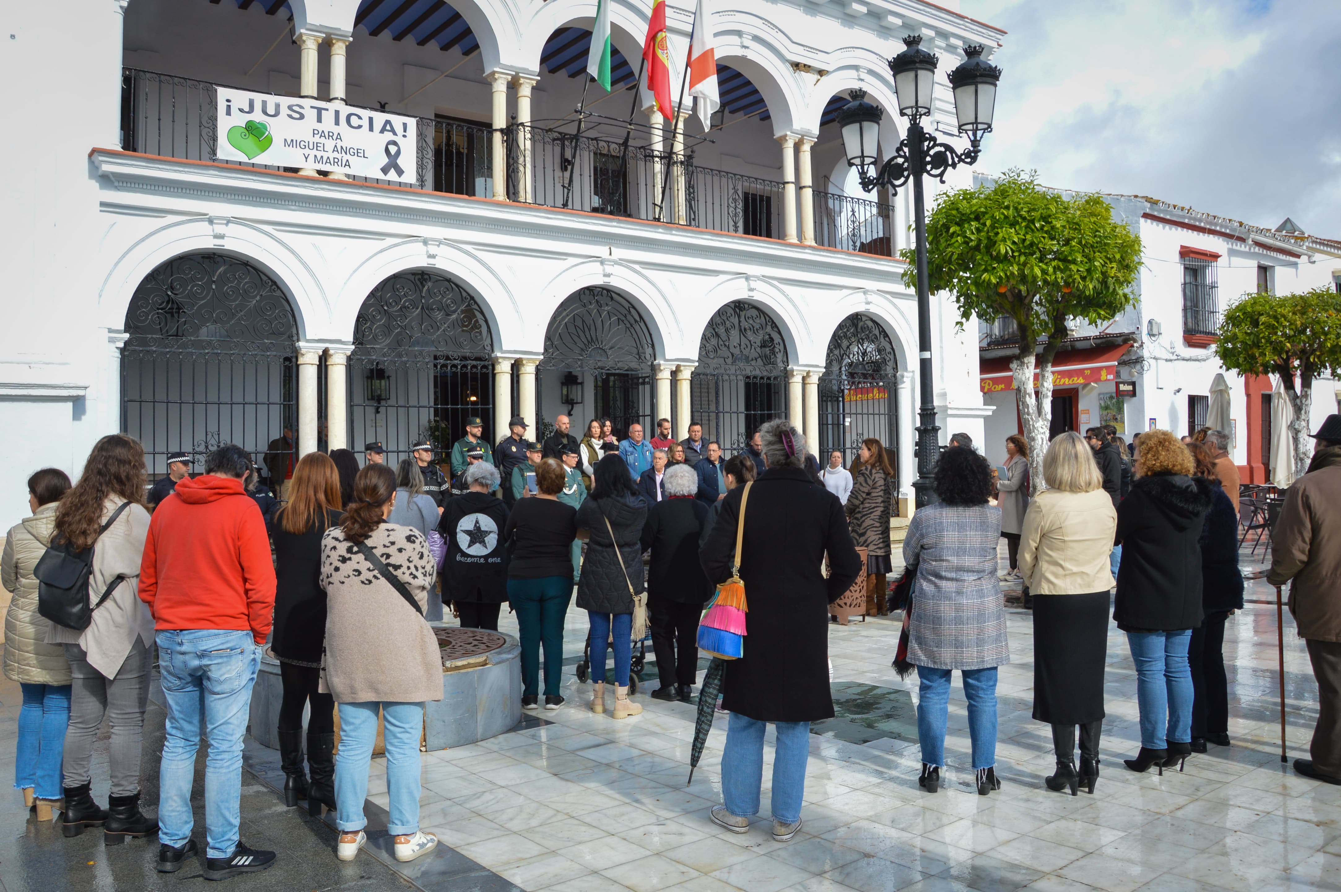 Minuto de silencio en Almonte