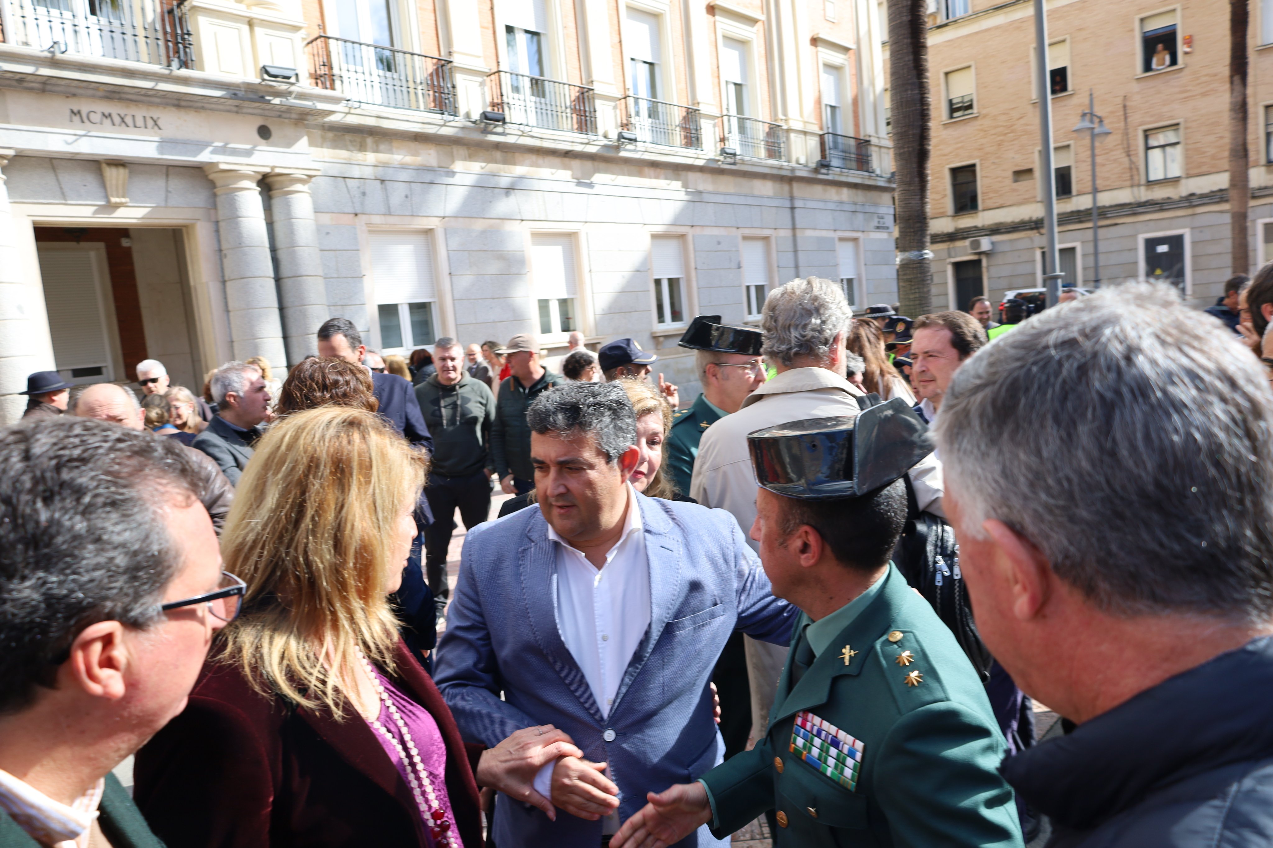José Manuel Correa, delegado de la Junta de Andalucía, en el minuto de silencio en Huelva