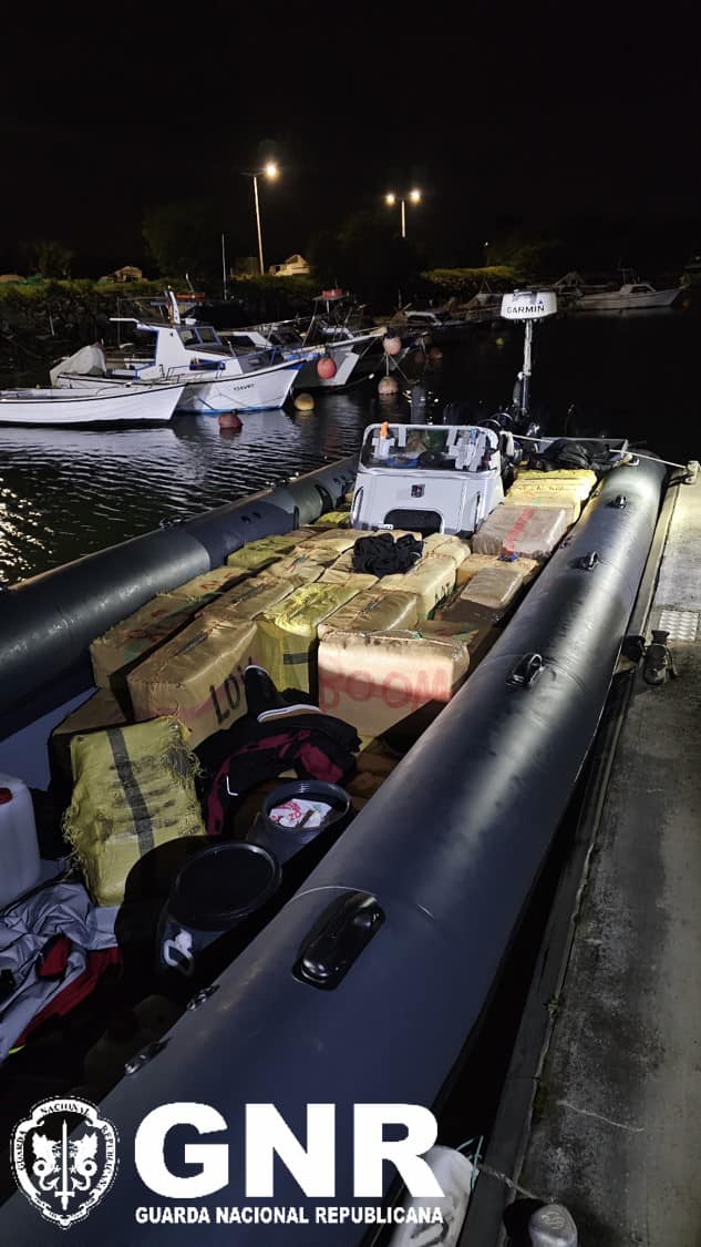 Embarcación con la droga interceptada