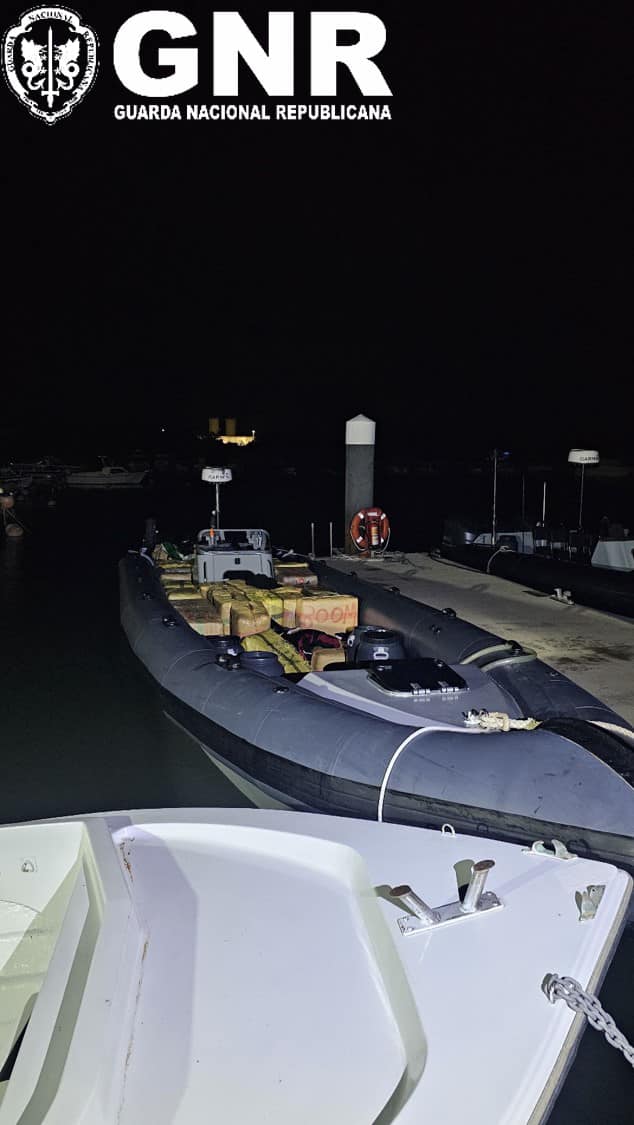 La embarcación fue pillada en el Guadiana