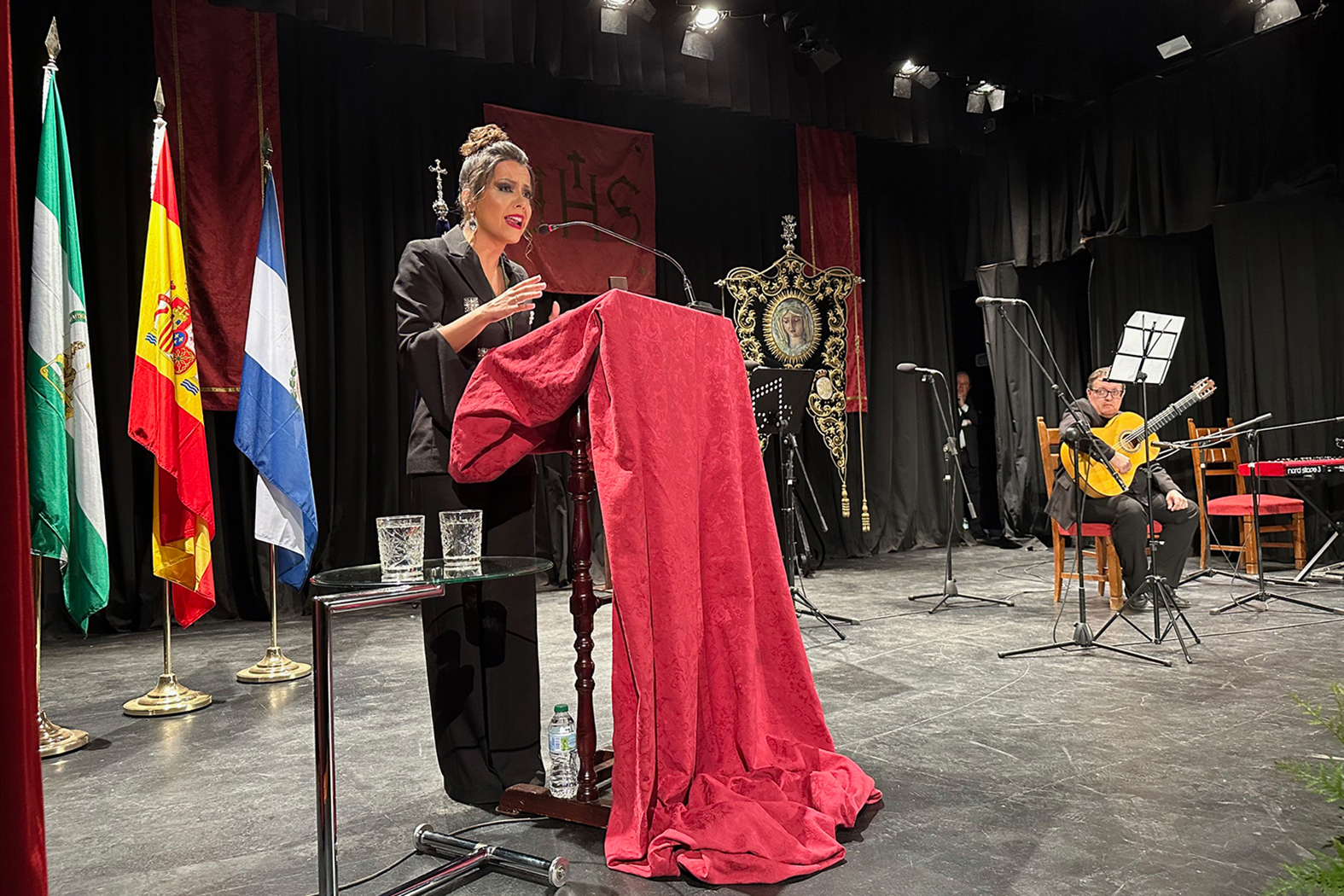 María Vázquez Aguilar pronunciando el pregón de la Semana Santa 2024