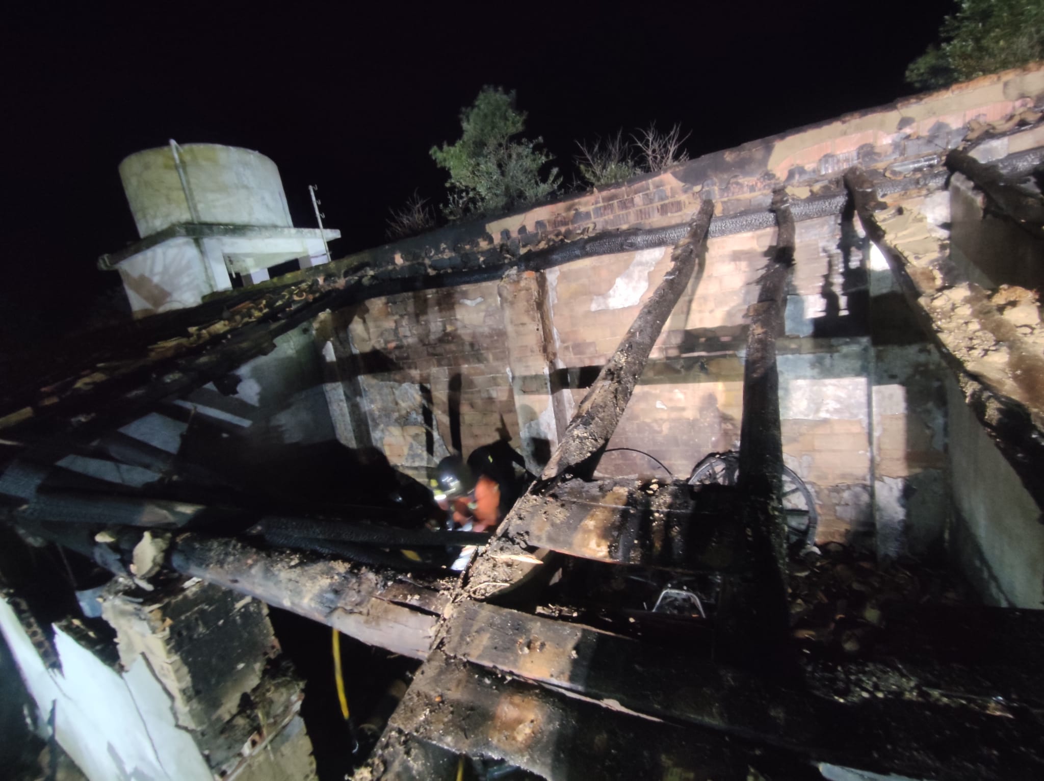El fuego arrasó el inmueble