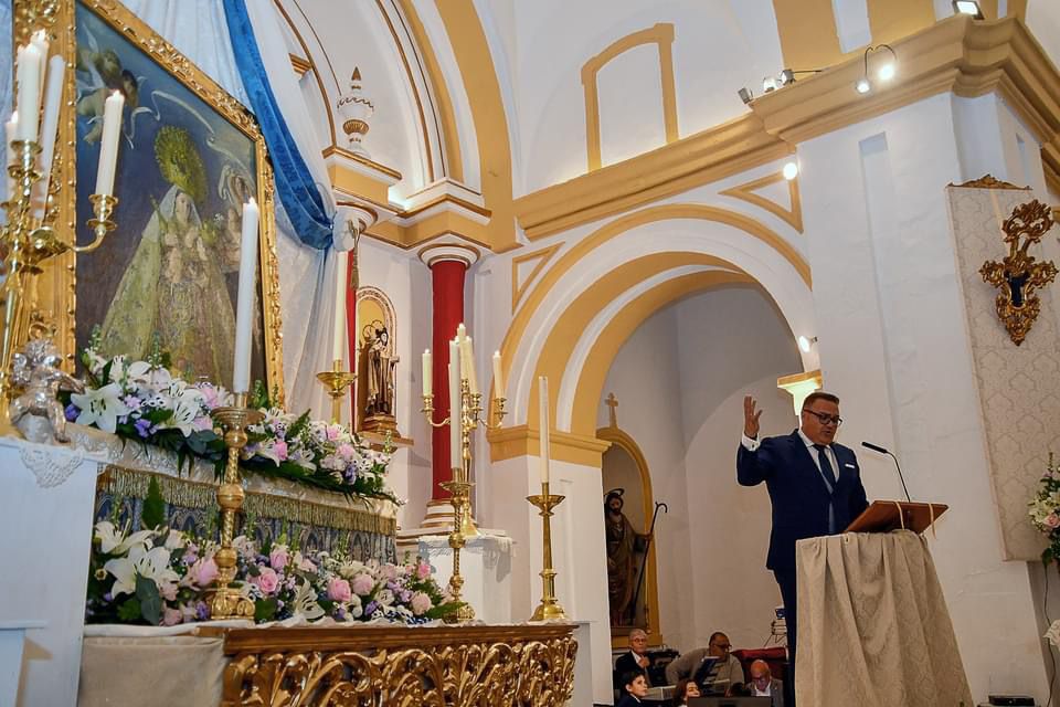 Simón Pérez en el atril
