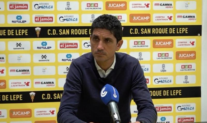 Juan Manuel Pavón, entrenador del San Roque en la 23 - 24. Fuente: Twitter oficial de Canalcosta