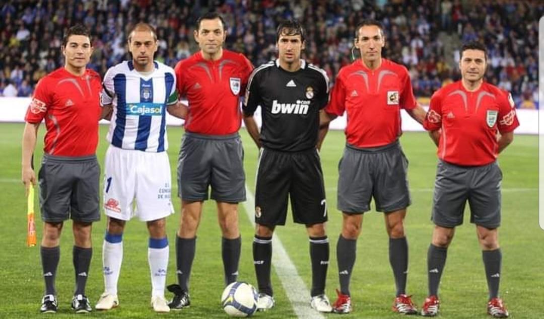 Aitor Tornavaca junto a Raúl González, capitán del Real Madrid, durante la última temporada del Recre en 1ª. Fuente: Instagram oficial de Aitor Tornavaca