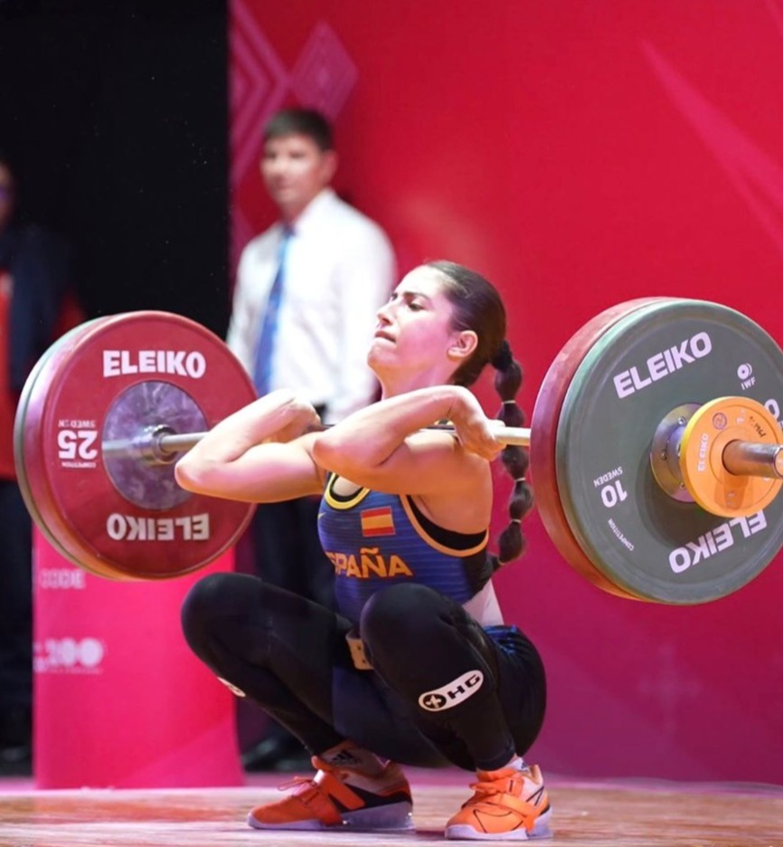 Lucía González parte como una de las favoritas para llevarse el oro en el Mundial Juvenil de Levantamiento de Pesas 2024. Fuente: Imagen de archivo