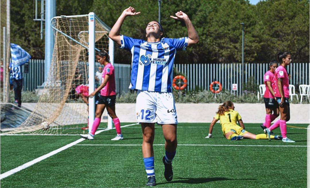 Bárbara López celebra su primer gol con el Sporting de Huelva  contra Alhama El Pozo Femenino durante la jornada 3 de la temporada 22-23. Fuente: Instagram oficial de Bárbara López