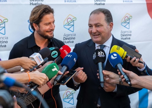 Carrasco y Toscano atienden a los medios