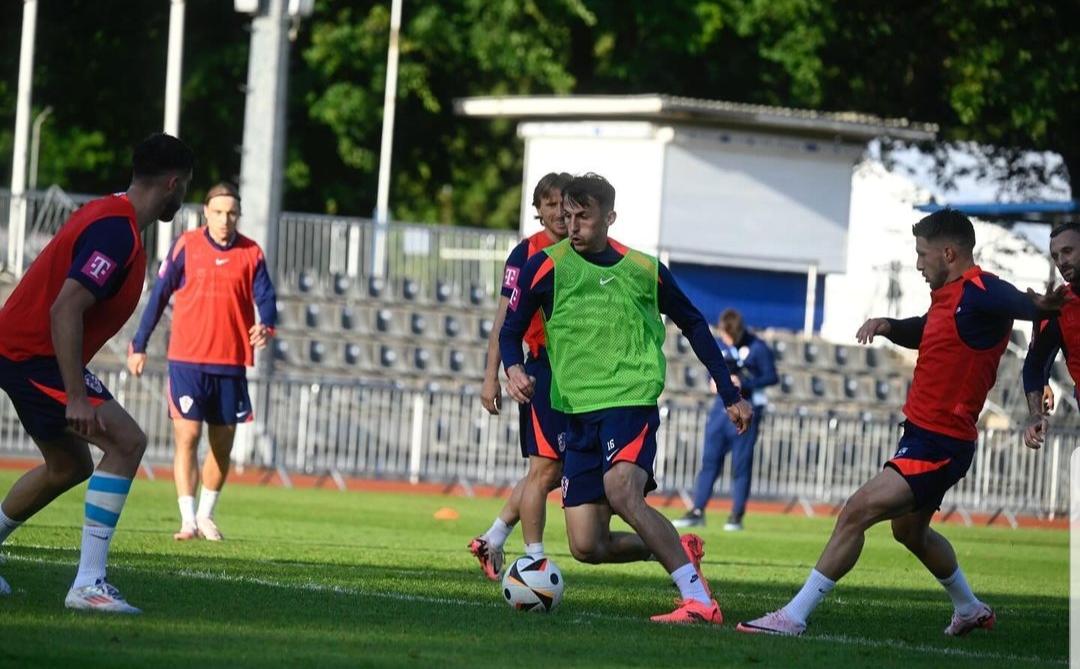 La selección de Croacia durante uno de los entreamientos previos a la competición que se celebrará en Alemania. Fuente: Instagram personal de Ante Budimir
