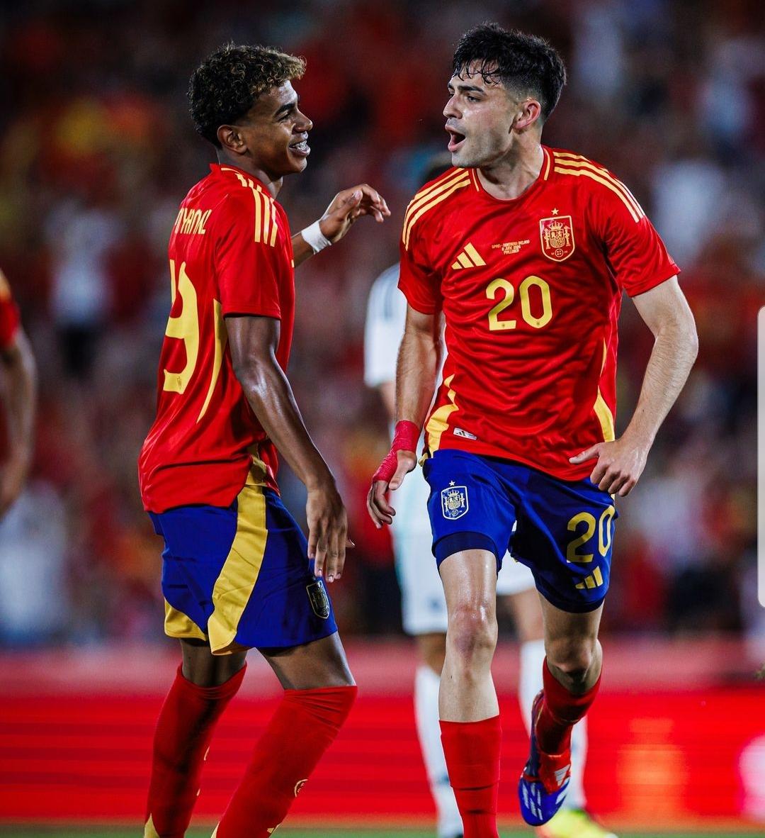 Pedri González fue uno de los protagonistas en los partidos clasificatorios marcando sus dos primeros partidos con la selección. Fuente: Instagram personal de Lamine Yamal