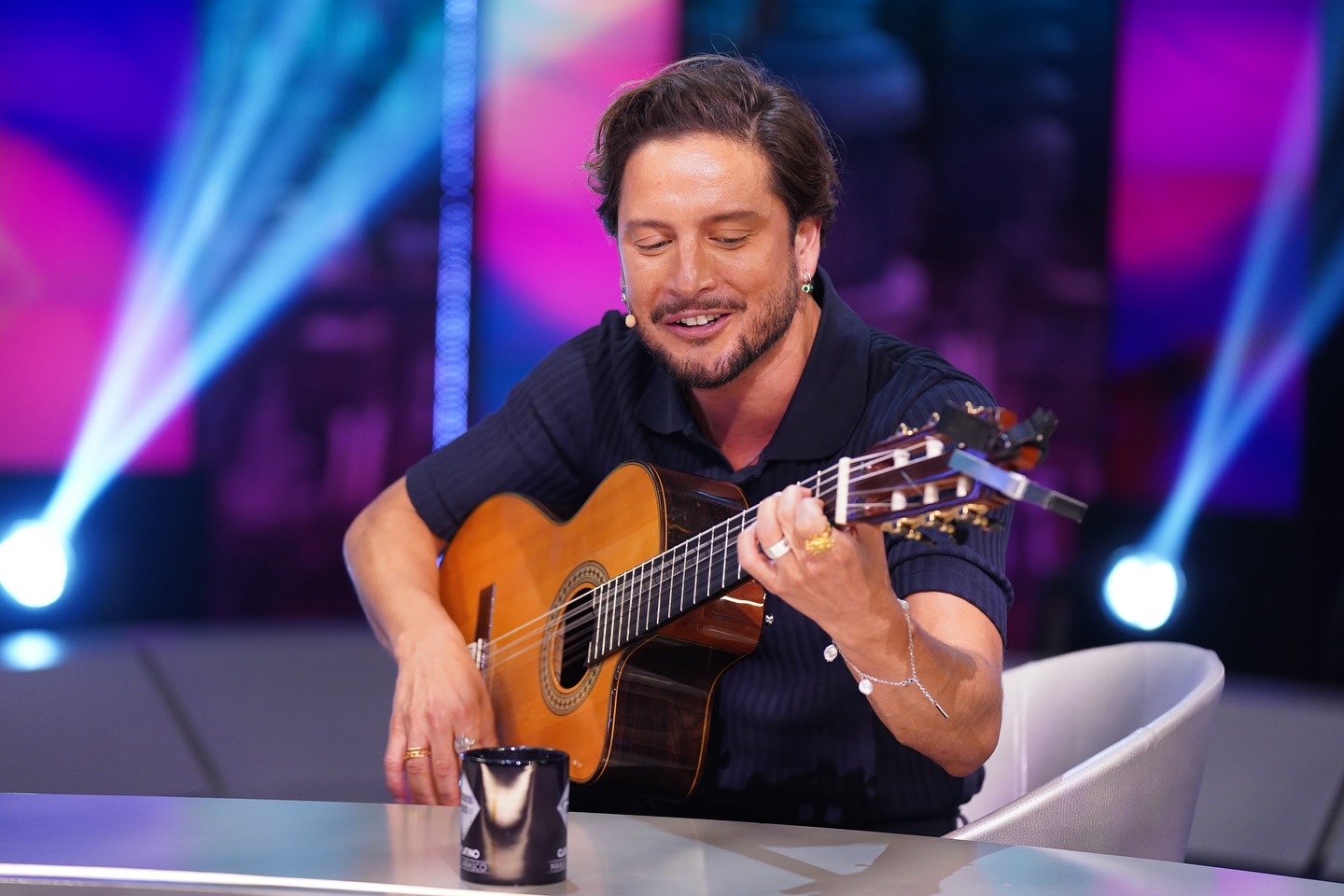 Manuel Carrasco llenará el Santiago Bernabéu con 70.000 espectadores el próximo 29 de junio. Fuente: Facebook de 'El Hormiguero'