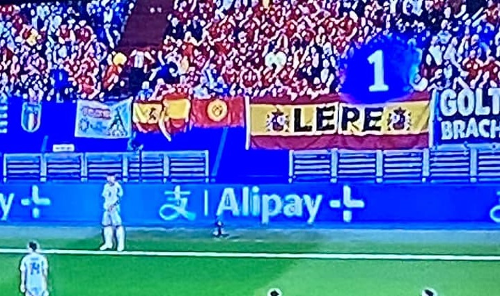 Bandera con el nombre de Lepe