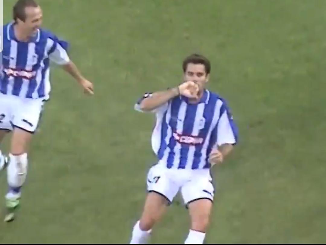 Raúl Molina marcó el primer gol en el regreso del Decano a 1ªDivisión 24 años después. Fuente: Twitter oficial del Recreativo de Hueva