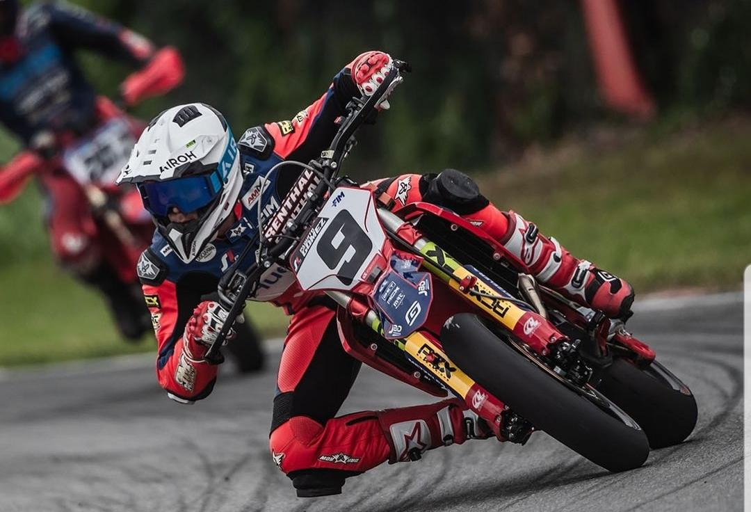 Paquito Gómez demuestra estar totalmente recuperado tras su caída en el GP de Cerdeña. Fuente: Instagram personal de Paquito Gómez