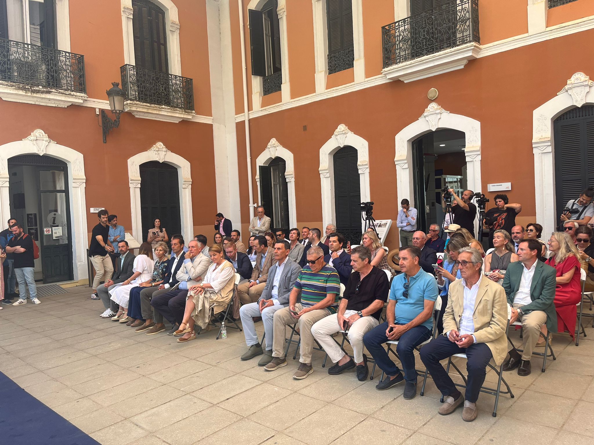 Imagen de los asistentes al acto de presentación de esta mañana en Casa Colón. Fuente: Guillermo Aceituno