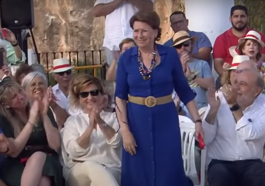 Instantánea del momento en el que Sánchez cita a la exconsejera Magdalena Álvarez, presente en la campaña de las europeas.