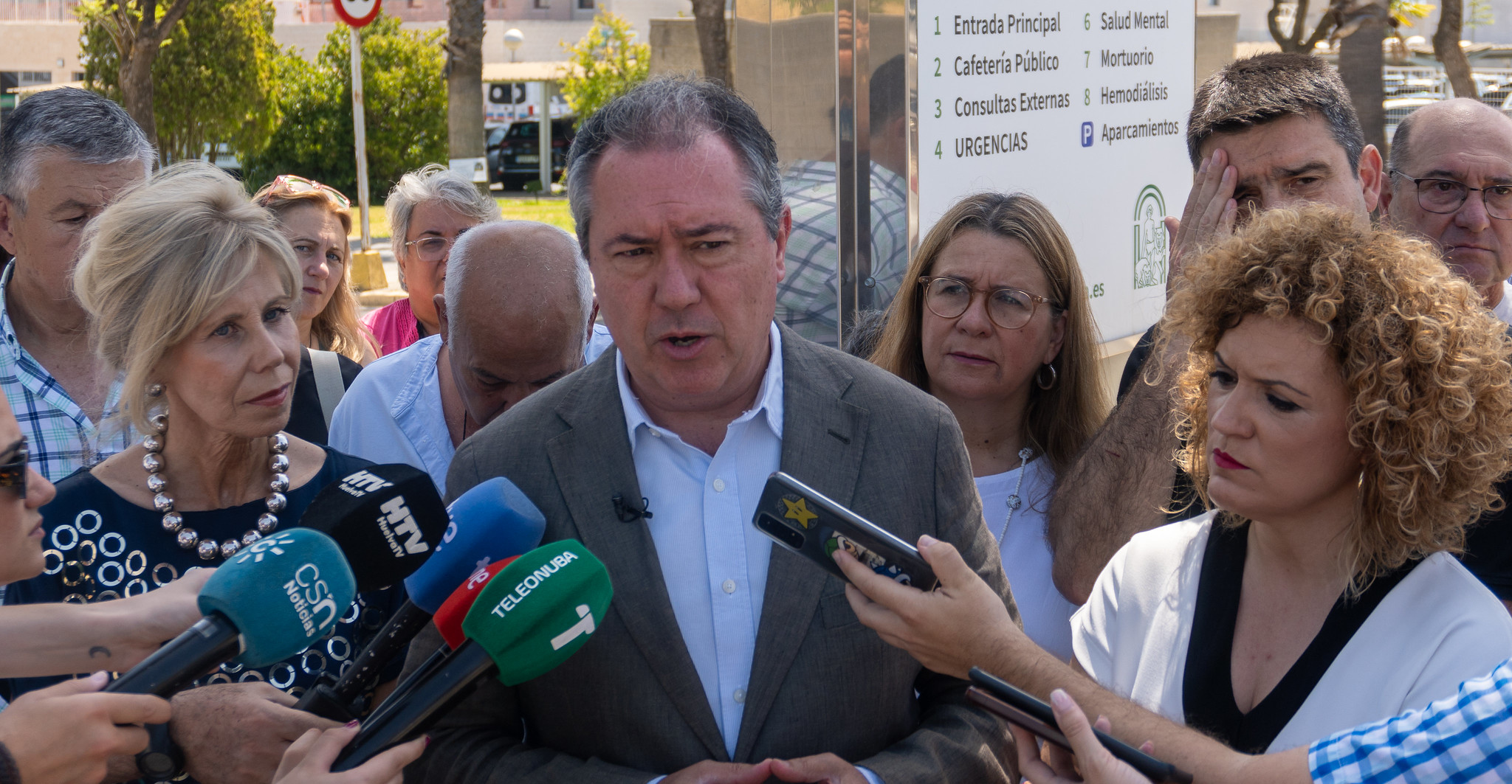 Espadas en su visita a Huelva