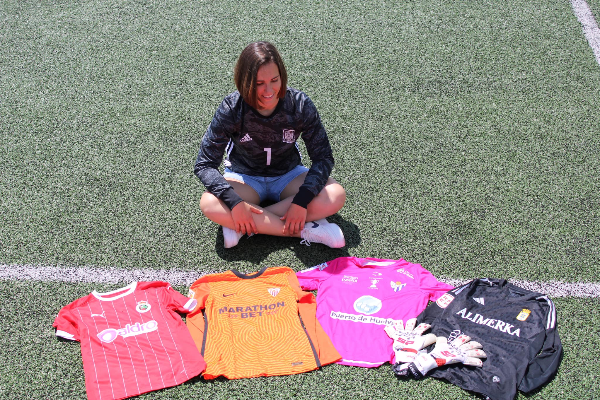 Sara Serrat ha vivido 15 temporadas como profesional pasando por el Sporting de Huelva, el Sevilla, el Racing de Santander y el Real Oviedo