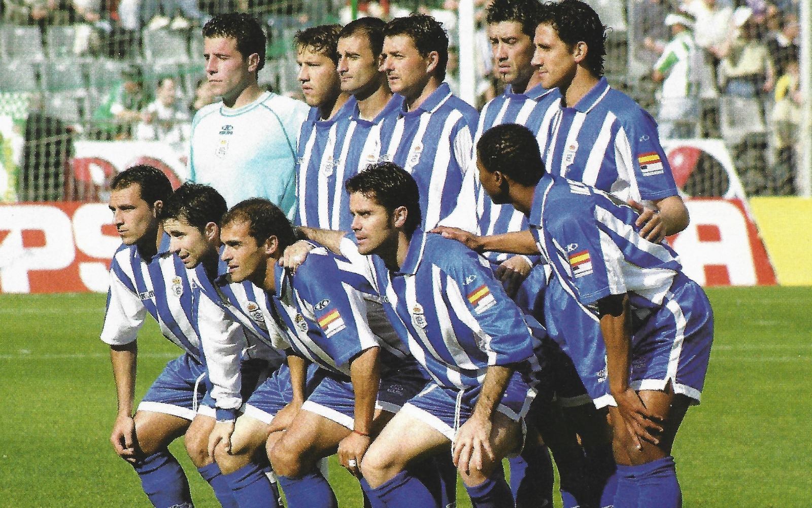 La plantilla del Recreativo de Huelva con Mariano Pernía en imagen. Fuente: Twitter oficial del Recreativo de Huelva