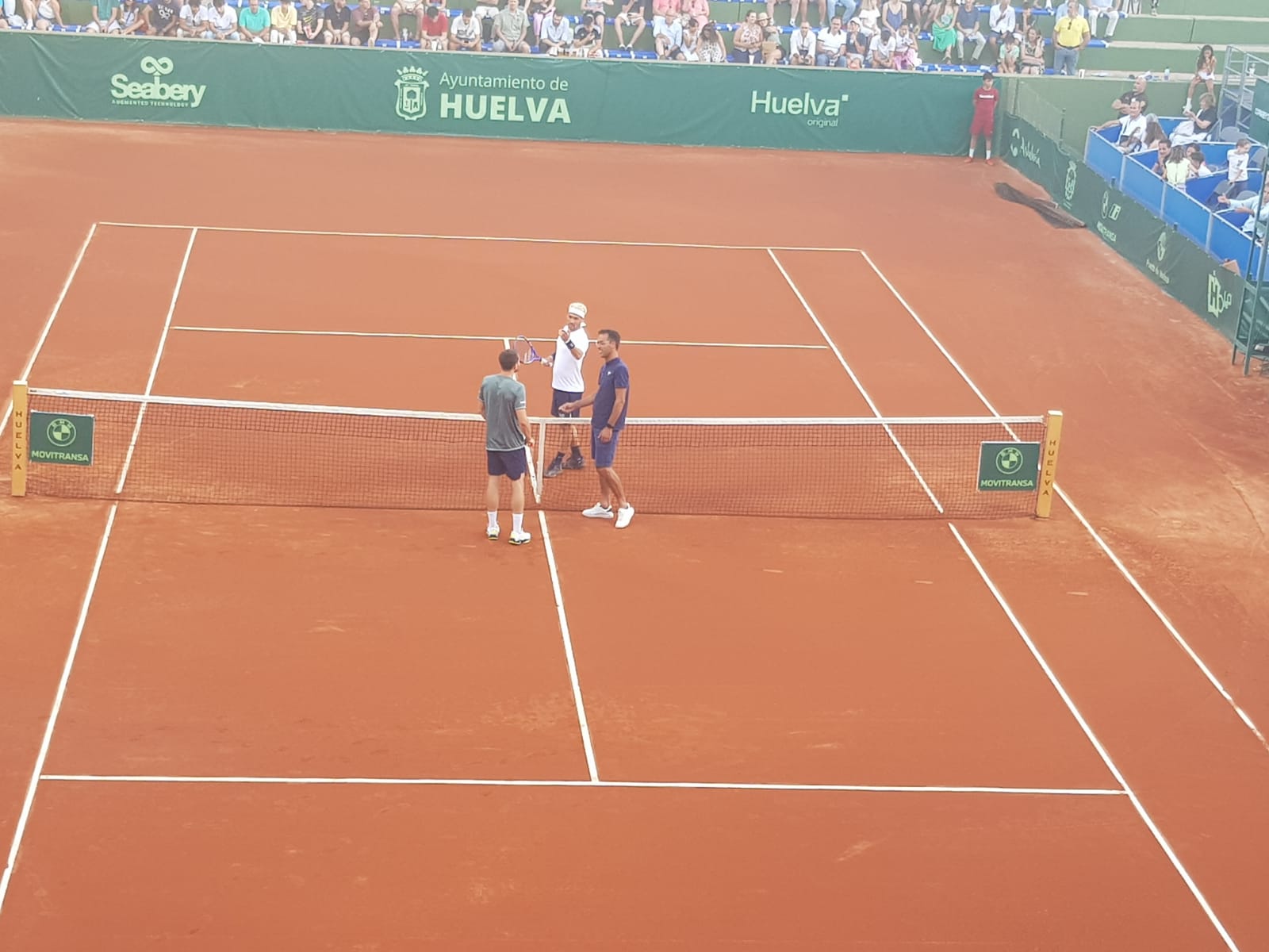 Fognini y Martínez antes de dar comienzo al choque. Fuente: Yerai Valles