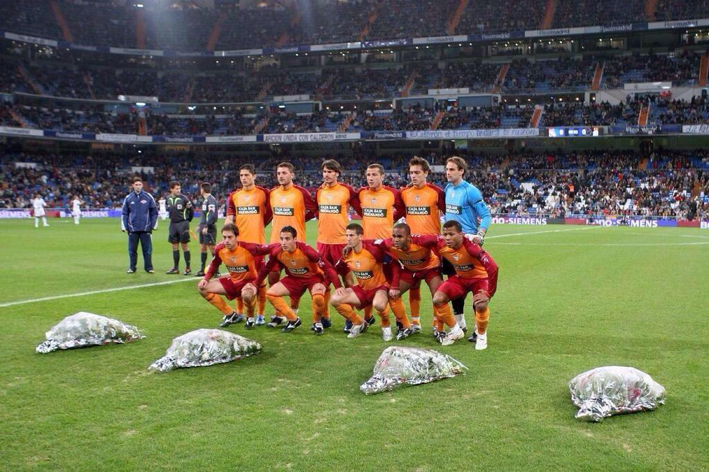 Imagen de la plantilla del Recreativo en el Santiago Bernabéu en la temporada 2006-07. Fuente: Twitter oficial de Uche