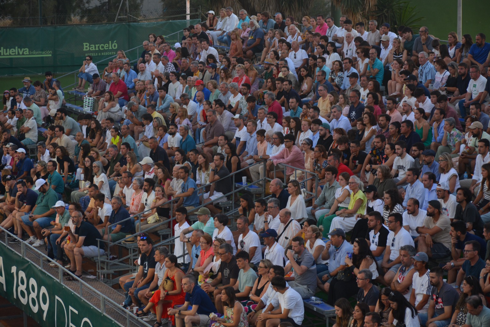 Las gradas del Real Club Recreativo de Tenis de Huelva mostró de nuevo una gran imagen. Fuente: AMV
