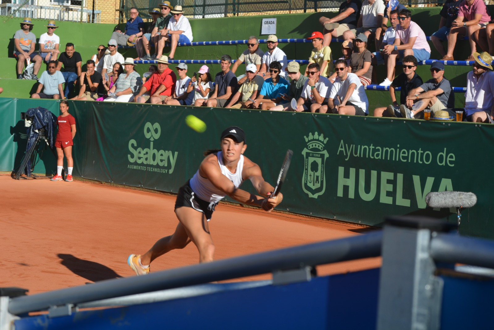 Elina Avanesyan cayó derrotadas en tres sets frente a la poca, pese a llevarse una manda del partido por 1-6 y forzar el Tie Break en el último set. Fuente: AMV